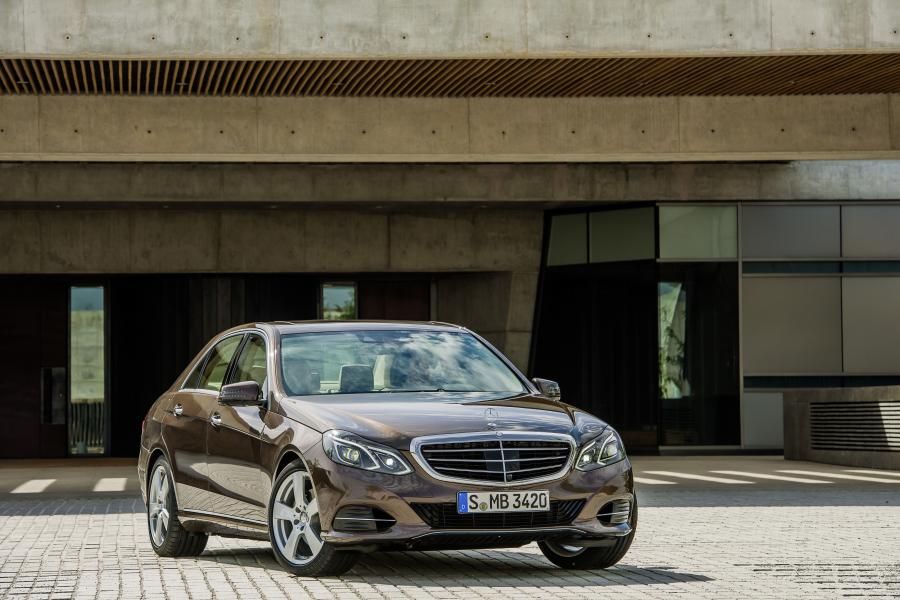  Mercedes-Benz E300 BlueTEC Hybrid 2013 года  (фото 24 из 30)